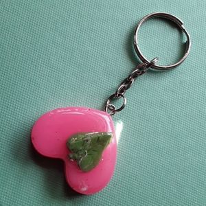 Juicy peach keychain pink white green leaf kawaii
